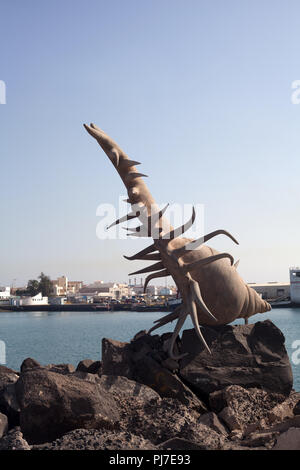 Sculpture d'une coquille de mer géant au port de Puerto Del Rosario, Fuerteventura, Îles Canaries, Espagne Banque D'Images