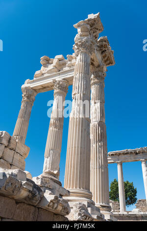 Temple de Trajan, Pergame, ancienne ville de Bergama, Turquie dans un beau jour d'été Banque D'Images