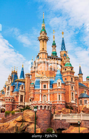 Shanghai Disneyland est une destination touristique célèbre et populaire destination de vacances de famille en Chine Banque D'Images