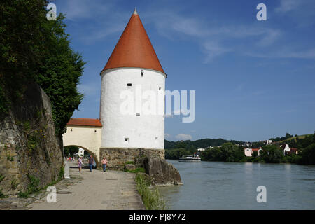 Schaiblingsturm Rundturm, mittelalterliche Stadtmauer, Stadtbefestigung, zum Inn, Altstadt, Passau, Bayern, Deutschland Banque D'Images