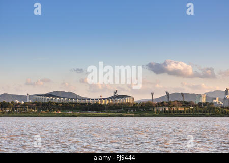 Vue de Stade de Sport Complex sur la rivière Han avec clear sky, Séoul, Corée Banque D'Images
