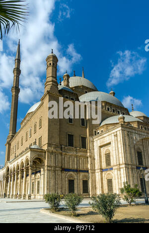 Image de la façade de la mosquée d'Albâtre, également connu sous le nom de Muahmmad Ali dans la ville du Caire Banque D'Images