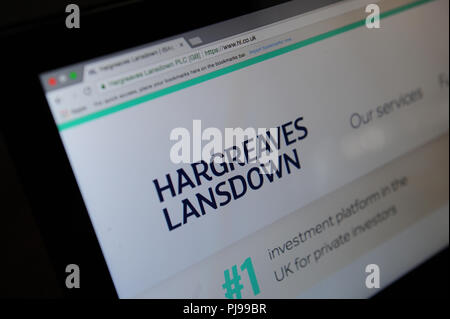 Hargreaves Lansdown vu le site web à travers une loupe Banque D'Images