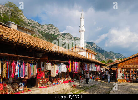 Bazar et le minaret de la mosquée du bazar, Kruja, Krujë, Durrës, Durres, Albanie Banque D'Images