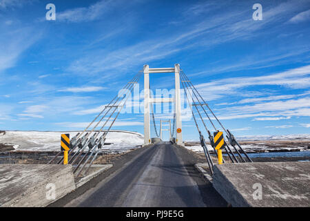 Pont à une seule voie sur la rivière Jokulsa a Fjollum, sur la Rocade de l'Islande. Banque D'Images