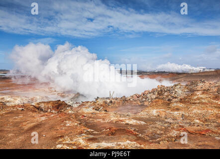 Gunnuhver Hot Springs et Reykjanes Geothermal Power Station, Reykjanes Peninsual, Islande Banque D'Images