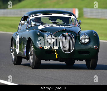 Marc Gordon, Jaguar XK150, Jack Fairman, Jaguar XK Coupe du défi, défi Hawthorne, Aston Martin Owners Club Course, Snetterton, Norfolk, Angleterre, Banque D'Images