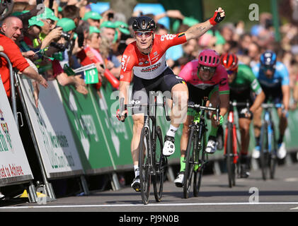 L'équipe d'Lotto-Soudal Andre Greipel célèbre remportant l'étape 4 de l'Ovo Energy Tour of Britain 2018 de Nuneaton à Lemington Royal Spa. Banque D'Images