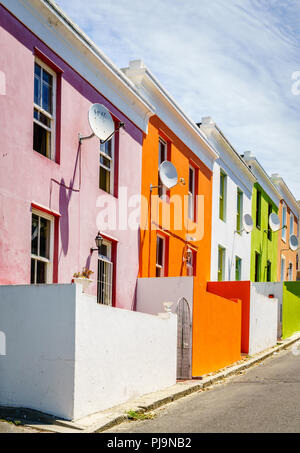 Façades colorées dans la ville historique de Bo-Kaap région de Cape Town, Afrique du Sud Banque D'Images