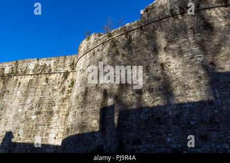 Incroyable Coucher du Soleil vue sur château de Ioannina, l'Épire, Grèce Banque D'Images