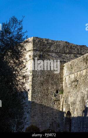 Incroyable Coucher du Soleil vue sur château de Ioannina, l'Épire, Grèce Banque D'Images