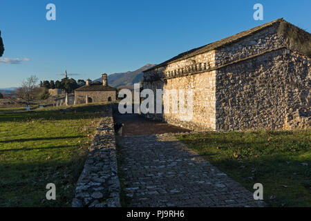Incroyable Coucher du Soleil vue sur château de Ioannina, l'Épire, Grèce Banque D'Images