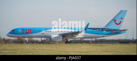 Thomson Airlines (TUI) vu à l'Aéroport International de Glasgow, Renfrewshire, en Écosse. Banque D'Images