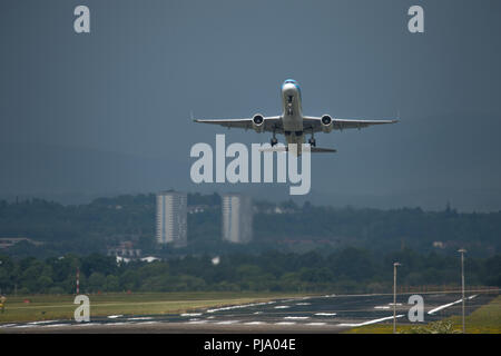 Thomson Airlines (TUI) vu à l'Aéroport International de Glasgow, Renfrewshire, en Écosse. Banque D'Images