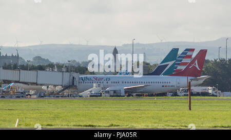 Vol de Westjet à destination de Halifax Nouvelle-Écosse vu se préparer au départ et l'Aéroport International de Glasgow. Il s'agissait d'un vol d'initiation qui ha Banque D'Images