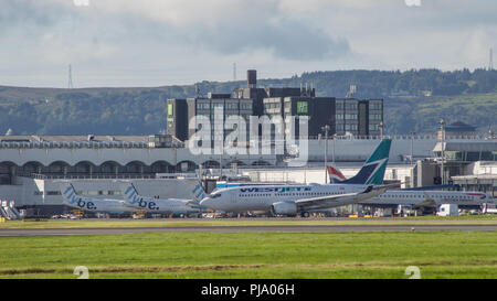 Vol de Westjet à destination de Halifax Nouvelle-Écosse vu se préparer au départ et l'Aéroport International de Glasgow. Il s'agissait d'un vol d'initiation qui ha Banque D'Images