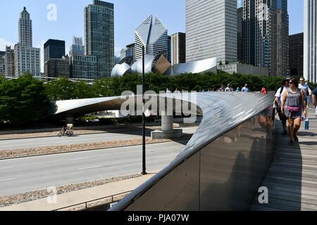 Pont piétonnier de BP à Chicago Banque D'Images