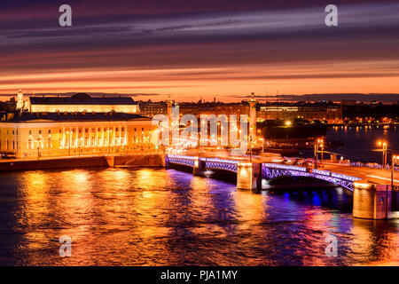 Saint-pétersbourg à partir de la toiture, le Palace Bridge et la rivière Neva Banque D'Images