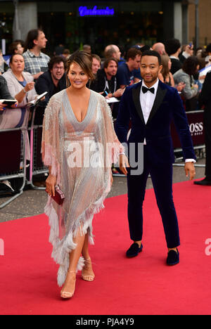 Chrissy Teigen et John Legend arrivant pour le GQ Men of the Year Awards 2018 en association avec Hugo Boss qui a eu lieu à la Tate Modern de Londres. Banque D'Images