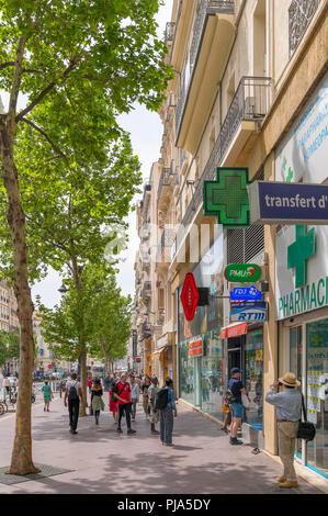 Boutiques sur la Canebière dans le quartier de Vieux Port, Marseille, Provence-Alpes-Côte d'Azur, France Banque D'Images