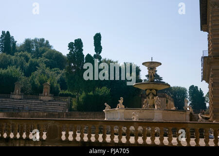 Fontana del Carciofo créé par Giovanni Francesco Susini et Francesco Ferrucci del Tadda, par le Palais Pitti, Florence, Toscane, Italie Banque D'Images