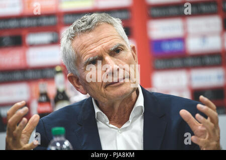 Stuttgart, Allemagne. 05 Sep, 2018. 05.09.2018, Bade-Wurtemberg, Stuttgart : Wolfgang Dietrich, Président de VfB Stuttgart, prend la parole lors d'une conférence de presse. Crédit : Sébastien Gollnow/DPA - AVIS IMPORTANT : DFL règlement interdit toute utilisation des photographies comme des séquences d'images et/ou quasi-vidéo./dpa/Alamy Live News Banque D'Images