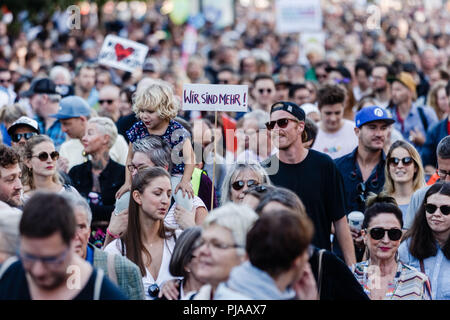 Hambourg, Allemagne. 05 Sep, 2018. 05.09.2018, Hambourg : démonstration participants protester contre un 'Merkel doit partir !", qui se tiendra à Hambourg ce soir. Photo : Markus Scholz/dpa/Alamy Live News Banque D'Images