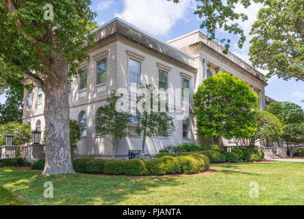 Newton, NC, USA-9/2/18 : l'ancien palais de justice du comté de Catawba, construite en 1924, fonctionne désormais comme un musée d'histoire. Banque D'Images