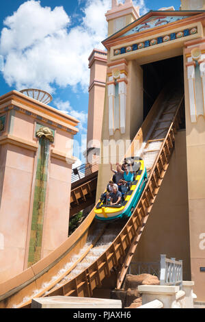 Le voyage jusqu'à l'Atlantide en suspension, Seaworld Orlando, Floride, est un coaster de l'eau Banque D'Images