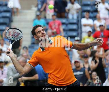 Champion du Grand Chelem, Juan Martin Del Potro, de l'Argentine célèbre la victoire après son match quart US Open 2018 à Billie Jean King National Hafid Banque D'Images