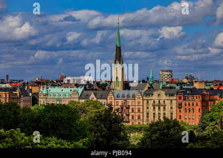 Vue sur les bâtiments gothiques et Oscarskyrkan ou Oscar's Church dans le quartier de Ostermalm, à Stockholm, Suède Banque D'Images