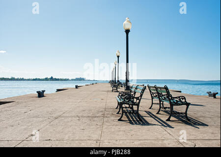 Un quai dans la baie de Cienfuegos, Cuba Banque D'Images