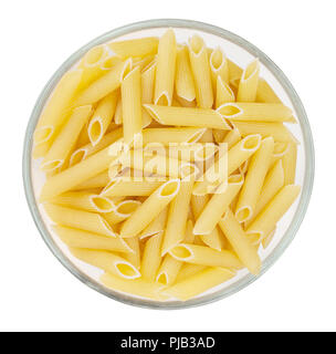 Pâtes penne isolé sur fond blanc avec clipping path Banque D'Images