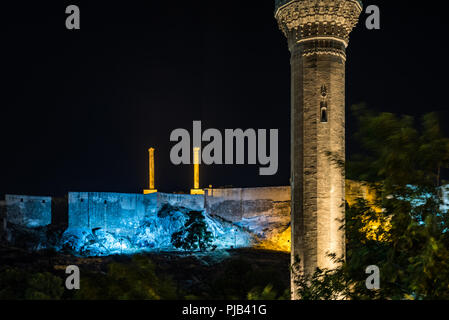 Monuments de Sanliurfa ville tels que Château d'Urfa et minaret de mosquées Rizvaniye,Parc de Golbasi Dans Sanliurfa.la Turquie. Banque D'Images