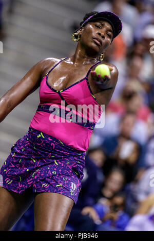 Venus Williams (USA) de la compétition à l'US Open de Tennis 2018.