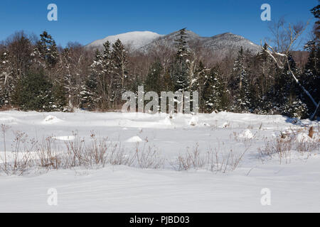 Mont Carrigain de près de la rivière dans le Sawyer Livermore, New Hampshire pendant les mois d'hiver. Ce domaine a été identifié au cours de la Sawyer Rive Banque D'Images