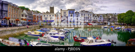 Go - DEVON : le port intérieur à Dartmouth (image HDR) Banque D'Images