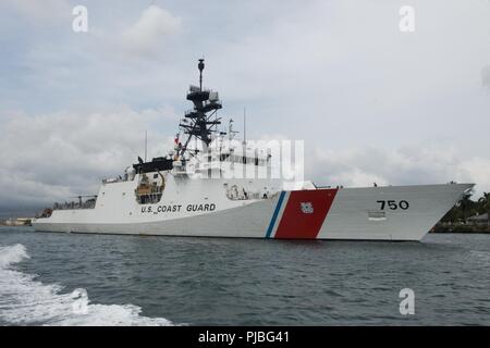 PEARL HARBOR (10 juillet 2018) Le USCGC Bertholf (WMSL 750) quitte Pearl Harbor le 10 juillet 2018, à l'appui de l'exercice RIMPAC 2018. Vingt-cinq nations, plus de 46 navires et sous-marins, 5 sur 200 avions et 25 000 personnes participent à l'EXERCICE RIMPAC du 27 juin au 2 août dans et autour de l'île hawaïenne et du sud de la Californie. Le plus grand exercice maritime international RIMPAC, fournit une formation unique alors que la promotion et le soutien de relations de coopération entre les participants essentiels pour assurer la sécurité des voies maritimes et de la sécurité sur les océans du monde. RIMPAC 2018 Banque D'Images