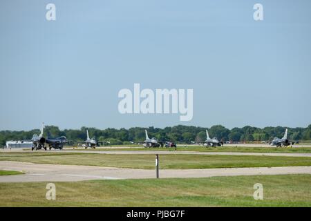 F-16 Fighting Falcon, avec le 176e Escadron de chasse, Truax, Wisconsin, préparez-vous au décollage le 11 juillet 2018 au champ de Truax, Wisconsin. Le F-16 est un très maniable et compacte d'avions de chasse multi-rôle. Banque D'Images