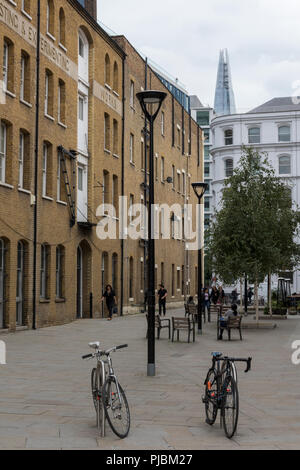 Petite place calme et piéton et loin de l'agitation de la ville dans le centre de Londres. Banque D'Images