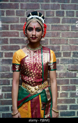 Yamini a vécu dans le sud de l'Inde toute sa vie. Elle a émigré à Jackson Heights il y a neuf mois à la danse Kuchipudi Style. Banque D'Images