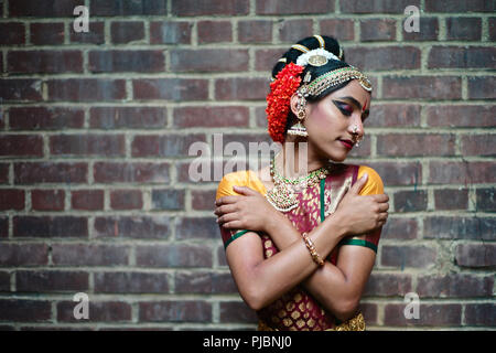 Yamini a vécu dans le sud de l'Inde toute sa vie. Elle a émigré à Jackson Heights il y a neuf mois à la danse Kuchipudi Style. Banque D'Images