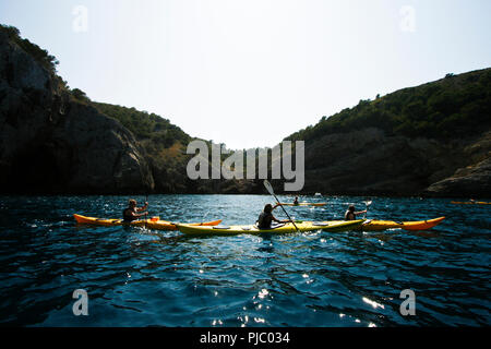 Kayak en la costa brava. L Estartit. Girona. Catalunya. Espagne Banque D'Images