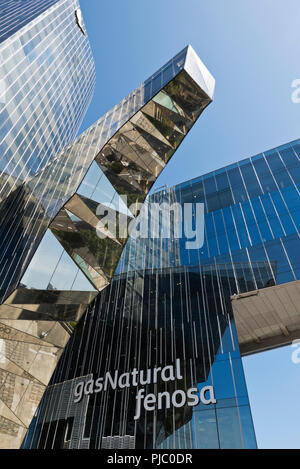 L'extérieur de la Gas Natural Fenosa édifice de verre à Barcelone, Espagne Banque D'Images