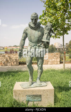 Badajoz, Espagne - Septembre le 3ème, 2018 : Pedro de Alvarado, conquistador espagnol de l'Amérique centrale. Sculpture réalisée par Estanislao Garcia Banque D'Images