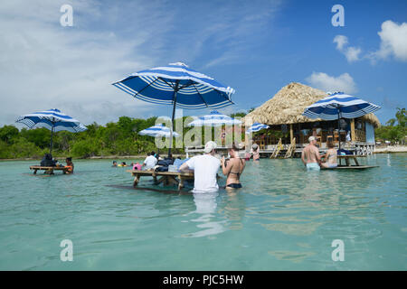 Palapa Bar Plage secrète, Belize, Ambergris Caye Banque D'Images