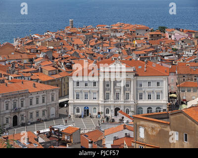 Vue de la ville de l'Istrie slovène de Piran sur la côte Adriatique Banque D'Images