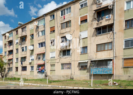 Maison à Lushnja, Albanie, Luschna, Lushnje, Lushnjë, bâtiment préfabriqué, pauvreté, , Haus de Lushnja, Albanien, Plattenbau, Armut Banque D'Images