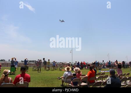 La 186ème Escadre de ravitaillement en vol représentait la Garde nationale aérienne du Mississippi dans le Blues sur Biloxi Air Show sur la plage de Biloxi, Mississippi, le 21 juillet 2018 et 22 juillet 2018. Les Anges bleus étaient les vedettes. La Garde nationale d'Air le KC-135 Stratotanker à une foule d'environ 100 000 personnes pendant les deux jours de l'événement. Banque D'Images