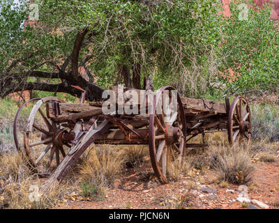 Vieux wagon près de la Fremont River, Fruita, Capitol Reef National Park, en Utah. Banque D'Images